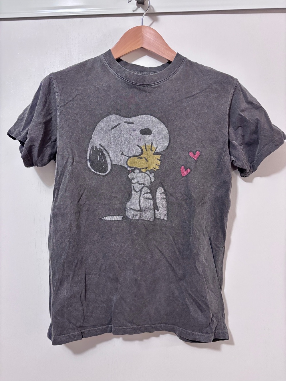 People of Leisure Peanuts Graphic Tee Womens Size S Snoopy Woodstock Hearts Love
